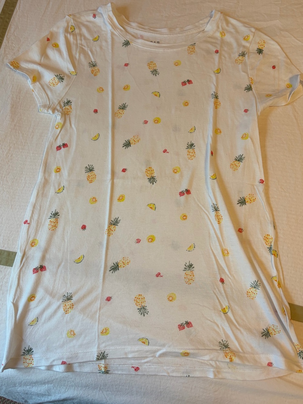 GAP Favorite Tee White with Fruit pattern, amazing worn condition, size small